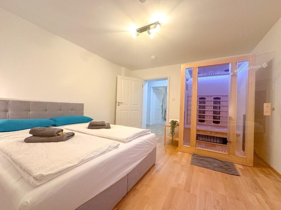 Bureau, lit parapluie, Wi-Fi gratuit, draps fournis