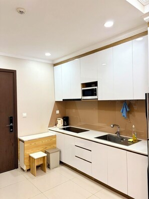 Deluxe Apartment, City View | Private kitchen - Sunrise High Floor Pool Ben Thanh Gym (Tan Hung)