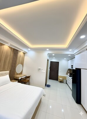 Deluxe Apartment, City View | Blackout drapes, free WiFi - Sunrise High Floor Pool Ben Thanh Gym (Tan Hung)