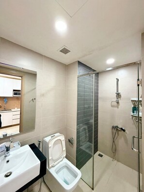 Deluxe Apartment, City View | Bathroom | Slippers - Sunrise High Floor Pool Ben Thanh Gym (Tan Hung)