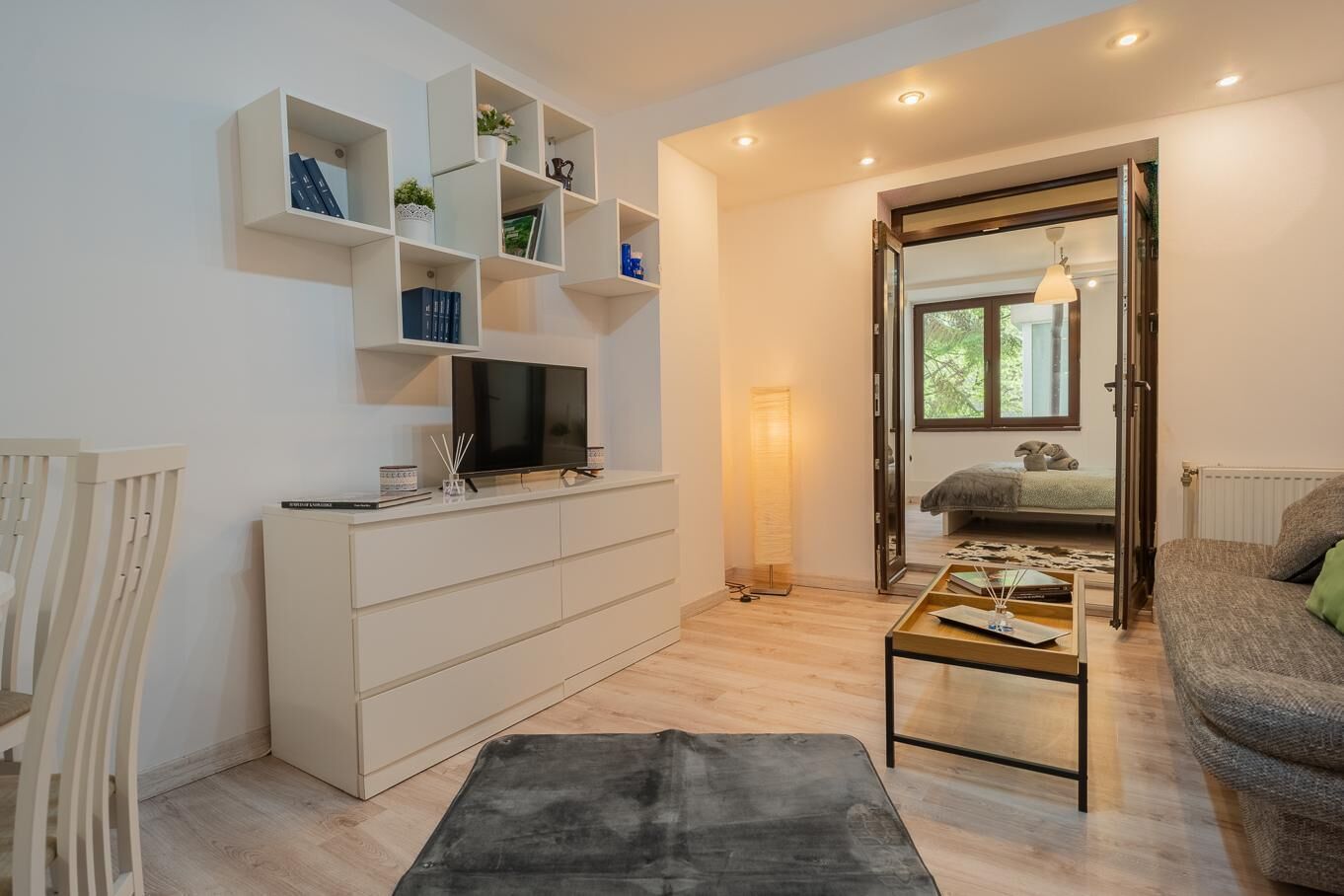 Iron/ironing board, Internet, bed sheets