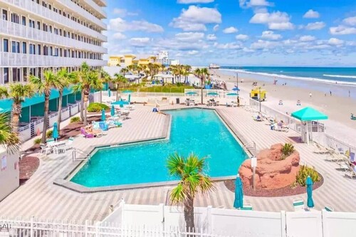 Oceanfront Studio – Walk to Daytona Boardwalk!
