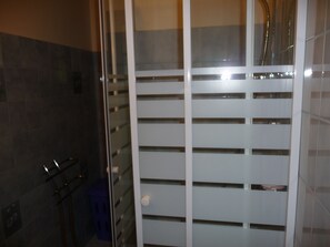 Hair dryer, towels, toilet paper - Cozy 2-bedroom apartment in peaceful Vidauban with AC (Vidauban)