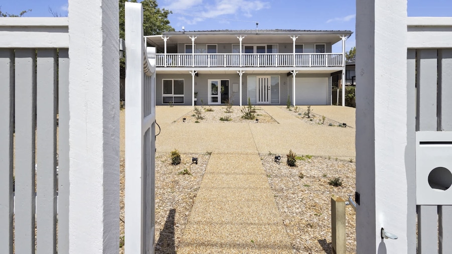 Peaceful 2-bed Apartment in Coastal Mccrae