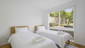 Apartment | 2 bedrooms, iron/ironing board, bed sheets