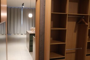 A walk-in closet with multiple shelves and a hanging rod. - MHV Milagres - Manah B 212 &  B 211  (São Miguel dos Milagres)