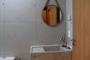 A bathroom with a sink, mirror, and toilet. - MHV Milagres - Manah B 212 &  B 211  (São Miguel dos Milagres)