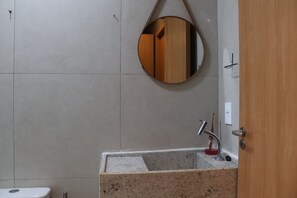 A bathroom with a sink, mirror, and toilet. - MHV Milagres - Manah B 212 &  B 211  (São Miguel dos Milagres)