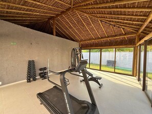 A gym with a treadmill, weight bench, and weights. - MHV Milagres - Manah B 212 &  B 211  (São Miguel dos Milagres)