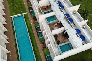A hotel with multiple swimming pools, outdoor seating areas, and a well-maintained lawn. - MHV Milagres - Manah B 212 &  B 211  (São Miguel dos Milagres)