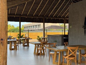 Khu ẩm thực ngoài trời