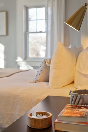 4 bedrooms, iron/ironing board, free WiFi, bed sheets - Minutes to Beaches - Home Theater, Couples Retreat (Milford)