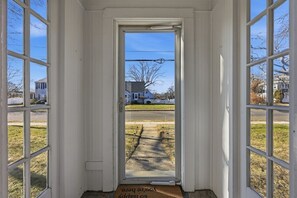 Interior - Minutes to Beaches - Home Theater, Couples Retreat (Milford)