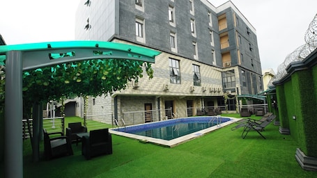 Pool. Deluxe Indulgence Hotel and Suites
