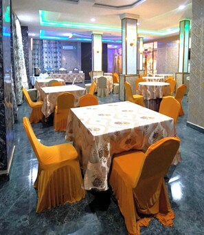 Restaurant - Deluxe Indulgence Hotel and Suites  (Abuja)