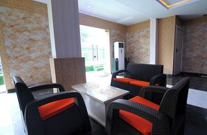 Lobby sitting area - Deluxe Indulgence Hotel and Suites  (Abuja)