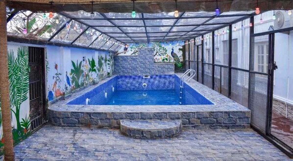 Indoor pool - Deluxe Indulgence Hotel and Suites  (Abuja)