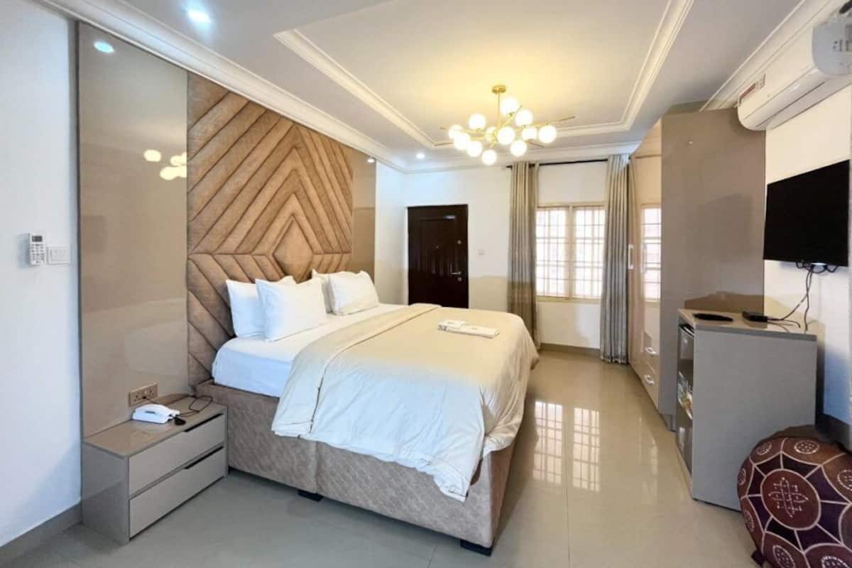 Comfort Room, Balcony, City View | Desk, laptop workspace, blackout drapes, soundproofing