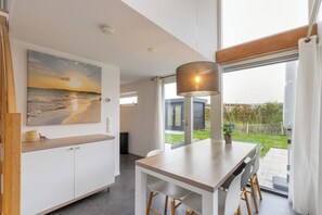 House | Dining - Wonderful Beach Holiday Home for 6 (Renesse)