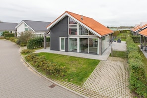 House | Exterior - Wonderful Beach Holiday Home for 6 (Renesse)