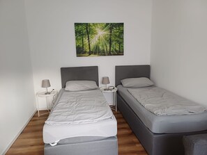 Iron/ironing board, WiFi, bed sheets - Cologne apartment 3B (Köln)
