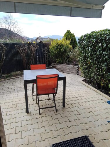 Une envie de lac? LE LAUZON, beau T2 avec terrasse, parking, proche du lac.