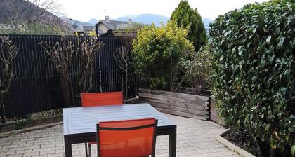 Une envie de lac? LE LAUZON, beau T2 avec terrasse, parking, proche du lac.