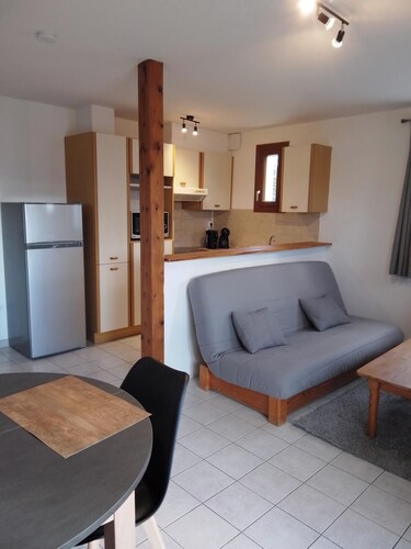 Feel like a lake? LE LAUZON, beautiful T2 with terrace, parking, close to the lake.