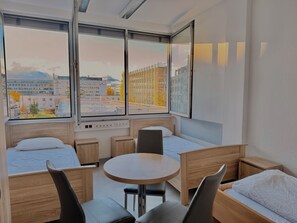 Triple Room | Desk - Haus an der Brücke (Munich)