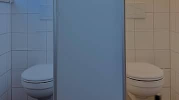 Badewanne und Dusche (separat), Handtücher