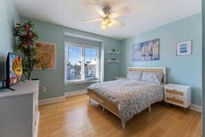 3 bedrooms, iron/ironing board, WiFi - Beautifully Updated Diamond Beach Townhouse (Wildwood)