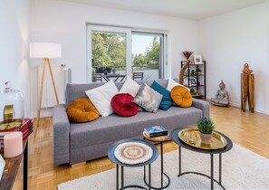 Apartment, Balkon, Gartenblick | Wohnbereich