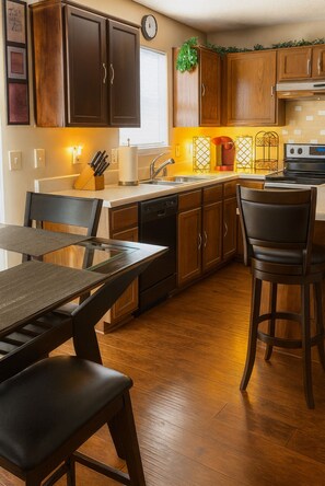 Private kitchen - Charming 3-bedroom house with AC in fantastic Indianapolis (Indianapolis)
