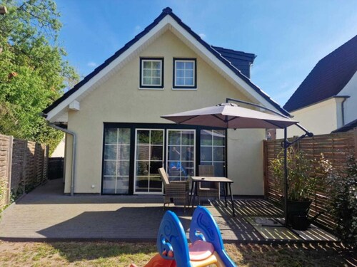 Chic little vacation home with its own garden for up to 4 guests