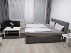 Iron/ironing board, WiFi, bed sheets - Apartment in Cologne 2B (Köln)