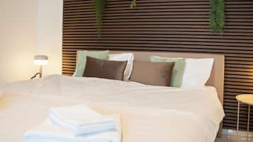 Ferros/tábuas de passar roupa, acesso à internet, roupa de cama