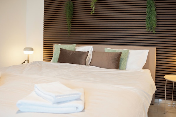 Bügeleisen/Bügelbrett, Internetzugang, Bettwäsche