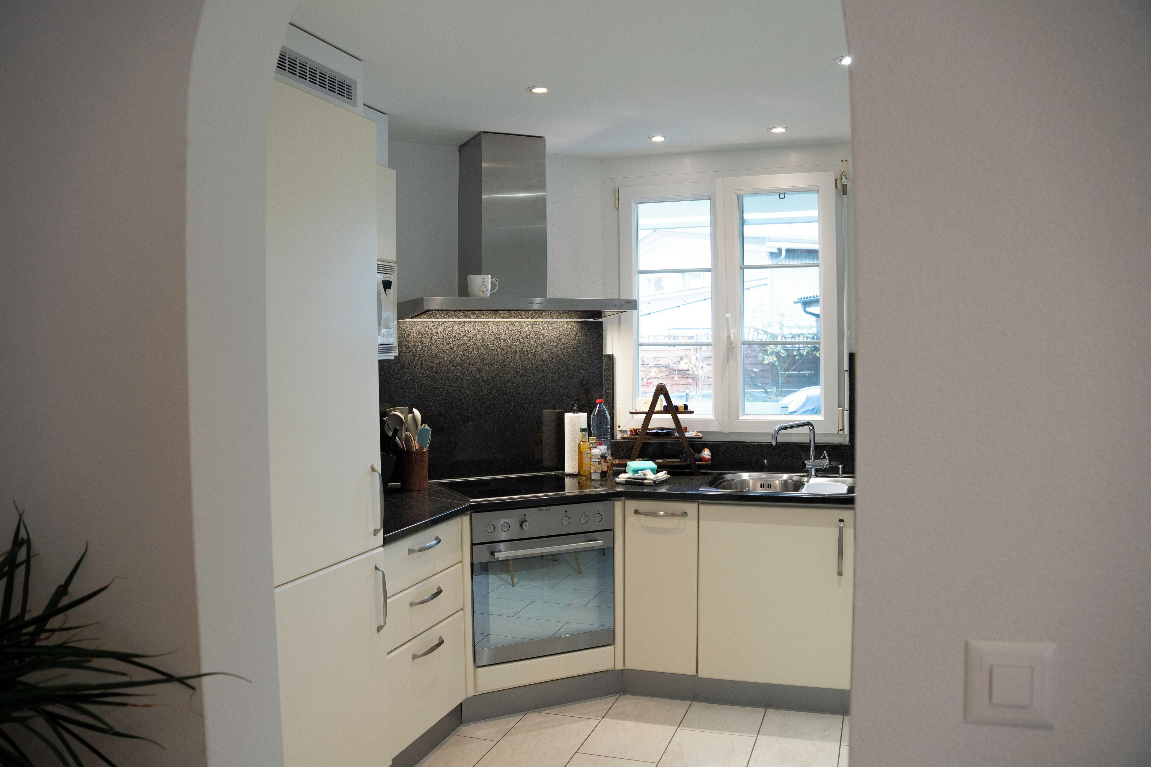 Micro-ondes, four, plaque de cuisson, lave-vaisselle