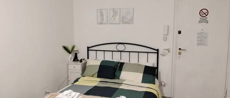 1 chambre, fer et planche à repasser, lit parapluie, Wi-Fi gratuit