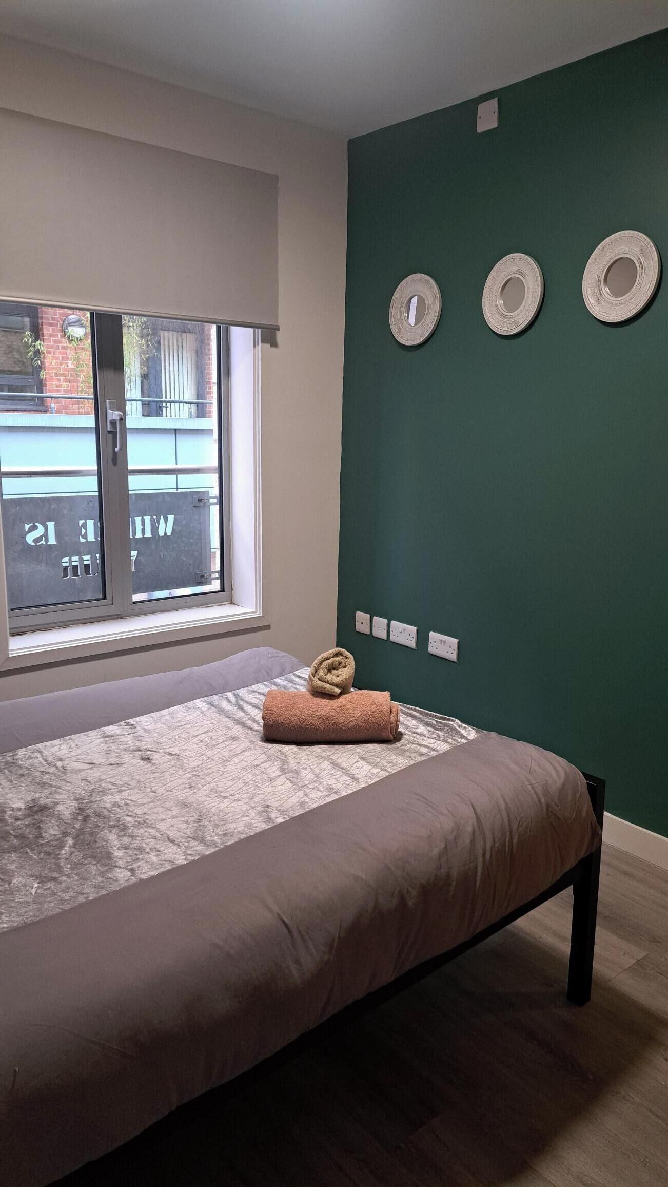 1 dormitorio, escritorio, tabla de planchar con plancha y wifi gratis