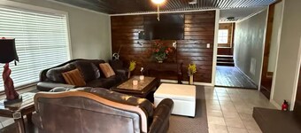 Charming 3-bedroom house in marvelous Texarkana with AC