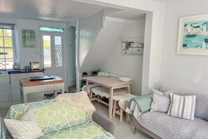Smart TV - Cosy Ginn Cottage Near Island Street Salcombe (Salcombe)