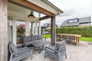 House | Outdoor dining - 6-person Holiday Home in Renesse (Renesse)