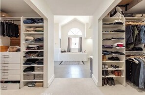 Interior - Spacious 4-bedroom Modern house in charming Cerritos with AC (Cerritos)