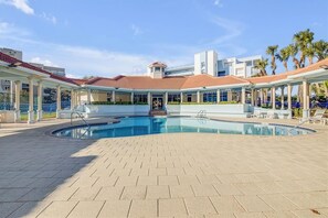 Utomhuspool och uppvärmd pool