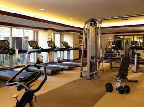Fitness facility - Spacious 2-bedroom condo with den in Vail, includes fitness center and pool. (Vail)