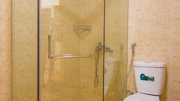 Kostenlose Toilettenartikel, Haartrockner, Handtücher, Seife