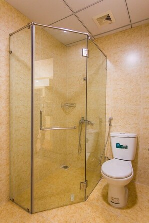 Kostenlose Toilettenartikel, Haartrockner, Handtücher, Seife