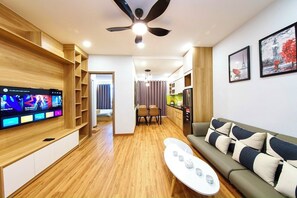 Apartment, Bergblick | Schreibtisch, kostenloses WLAN