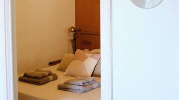 1 chambre, fer et planche à repasser, accès Internet, draps fournis